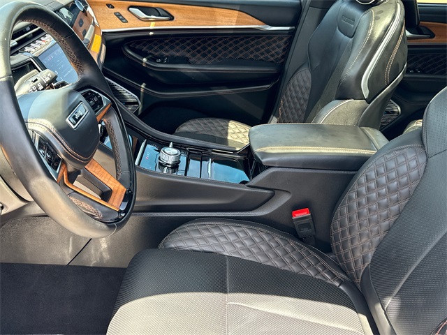 2023 Jeep Grand Cherokee Summit photo 24