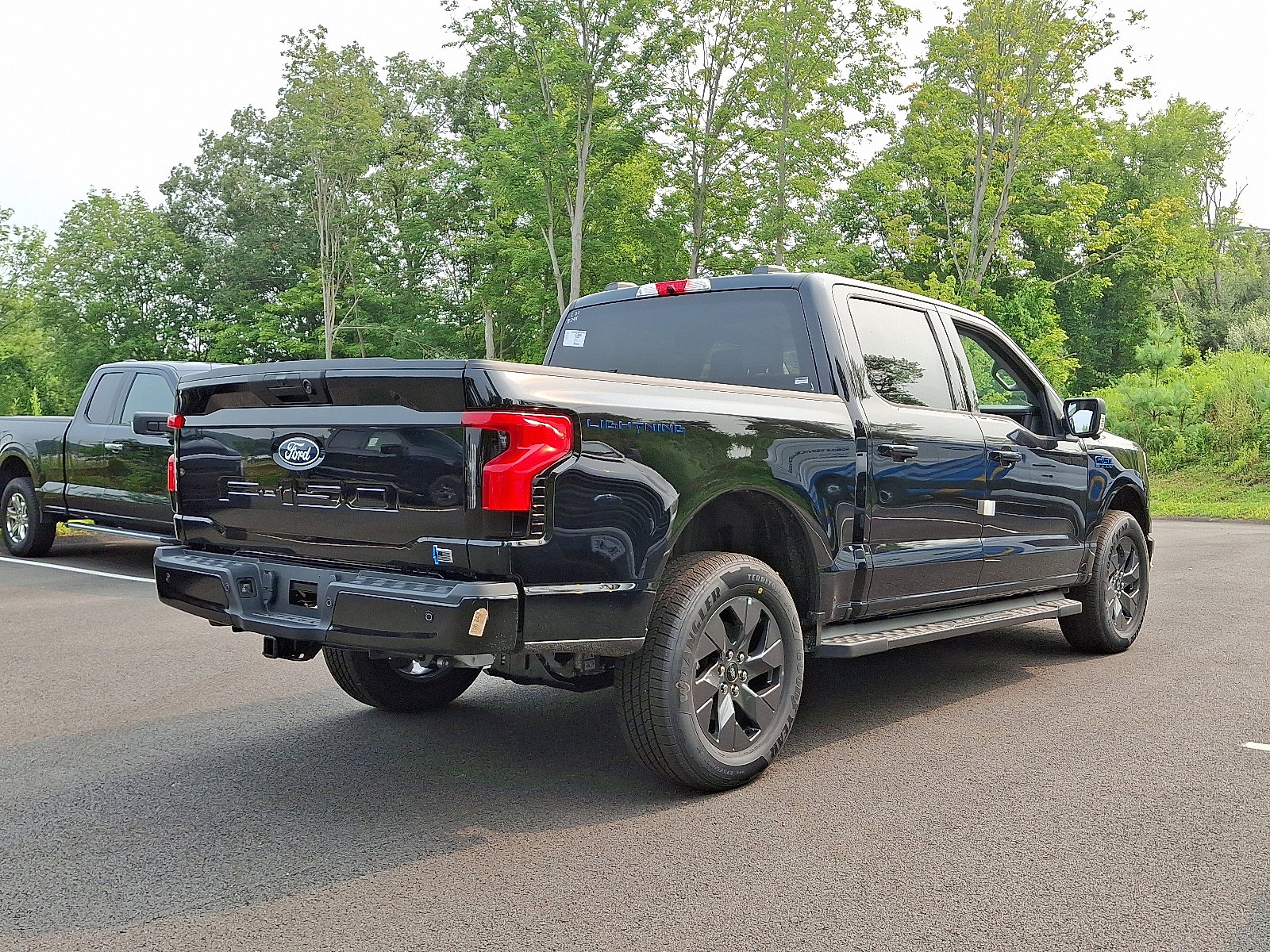 2025 Ford F-150 Lightning photo 4