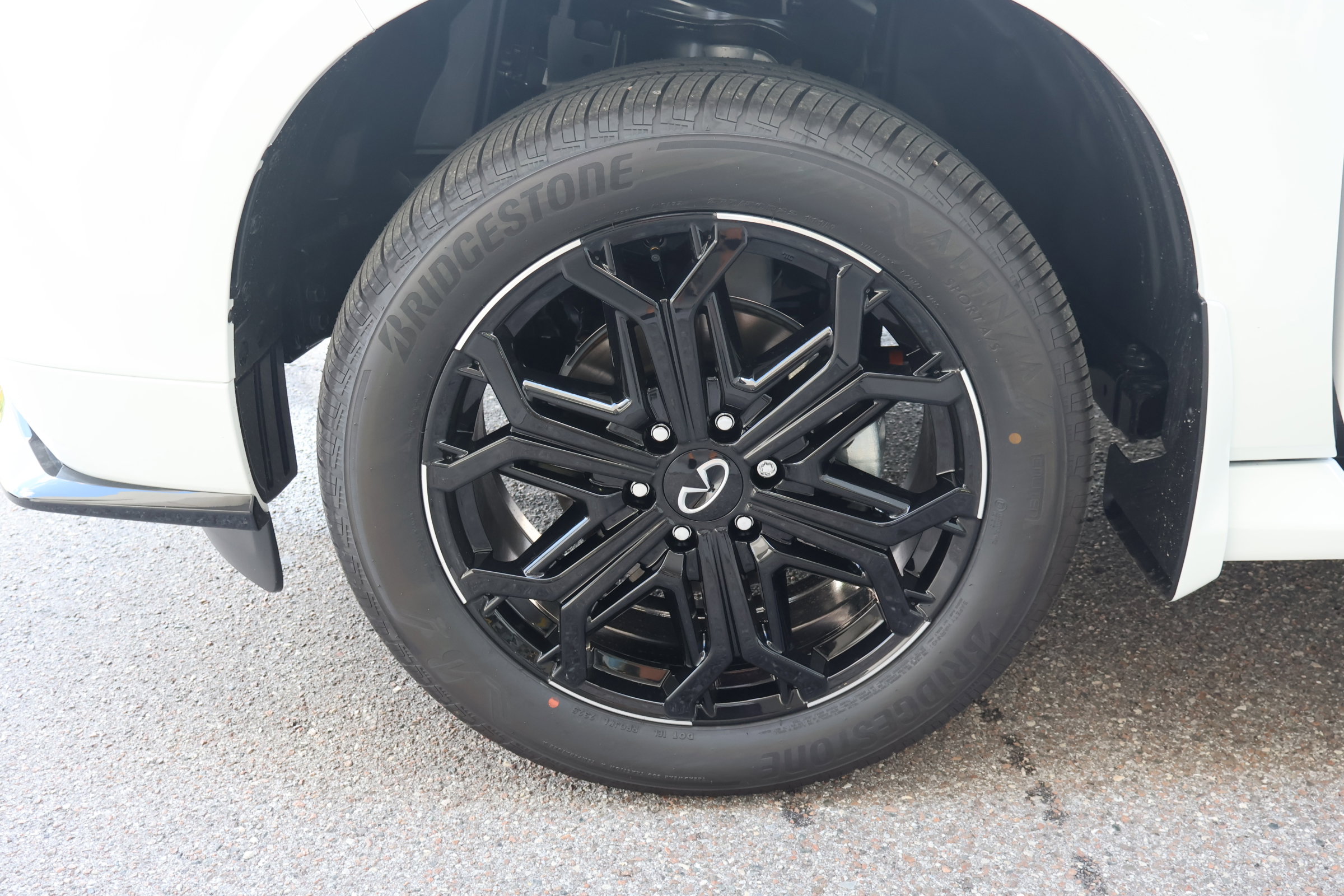 2026 Infiniti QX80 Sensory photo 9