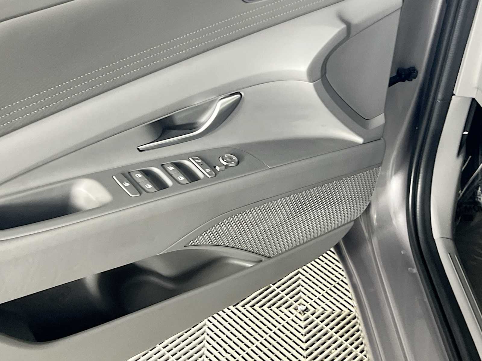 2024 Hyundai Elantra SEL photo 19