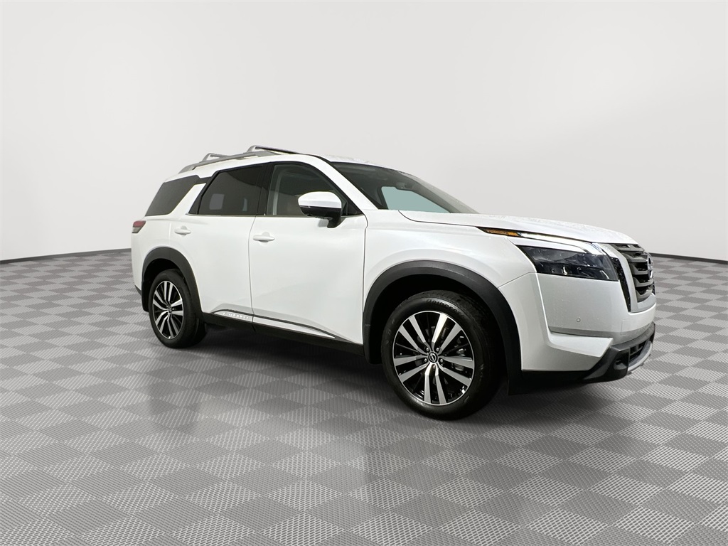 2025 Nissan Pathfinder Platinum photo 2