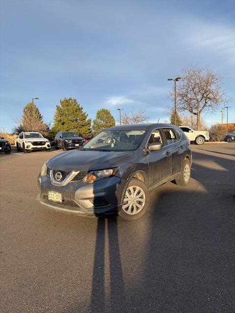 2016 Nissan Rogue S's photo