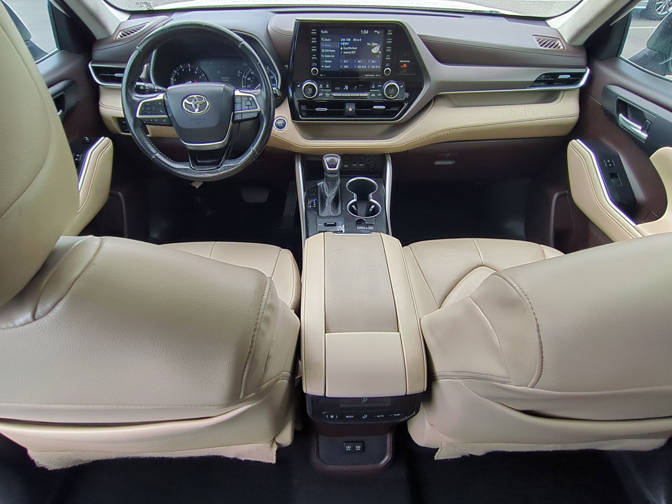 2021 Toyota Highlander XLE photo 24