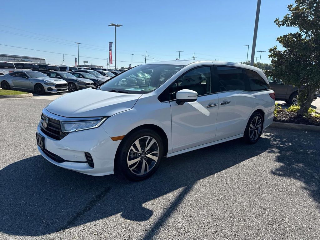 2022 Honda Odyssey Touring photo 3