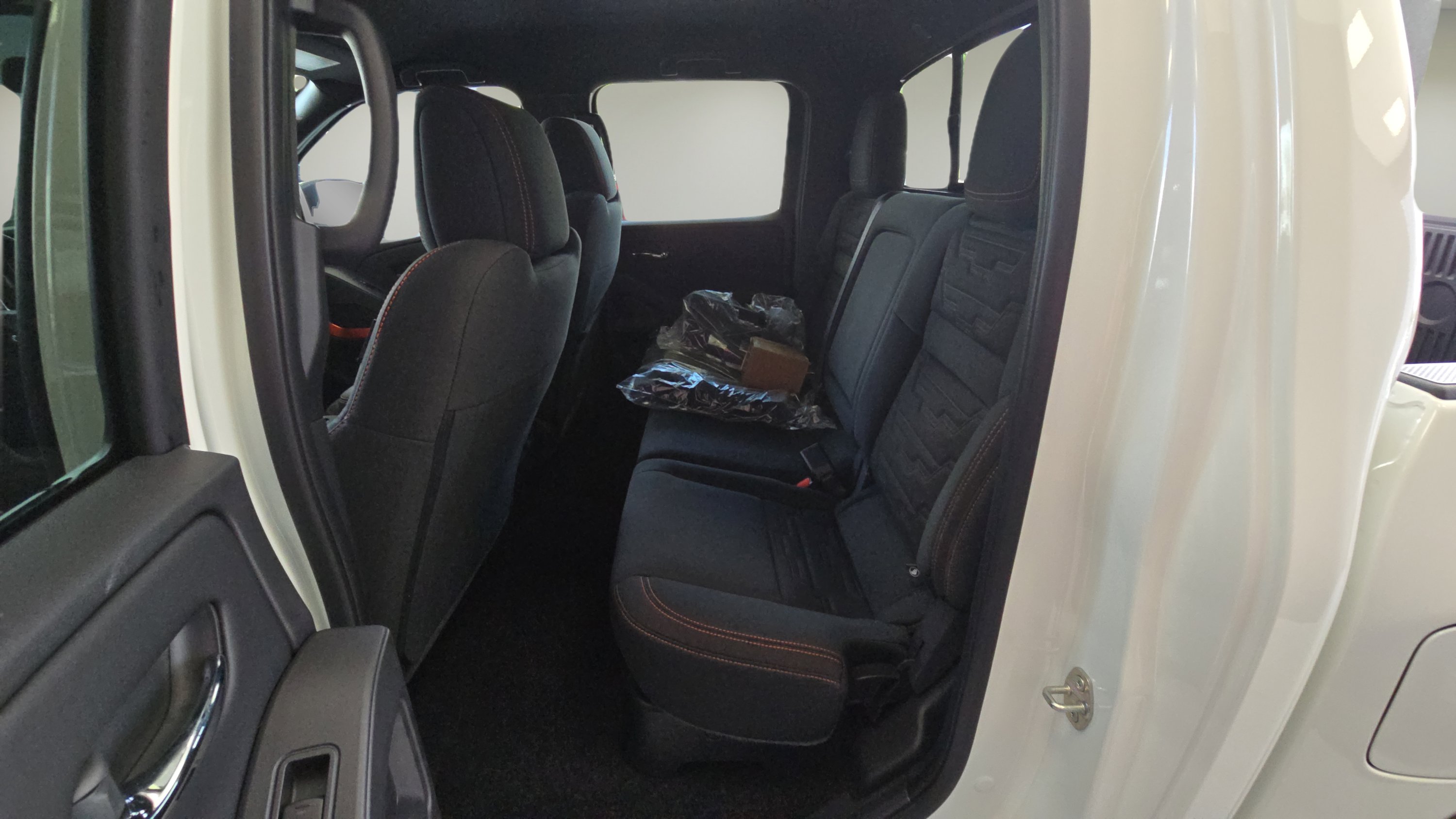 2025 Nissan Frontier photo 7