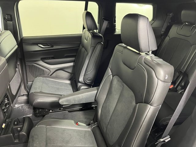 2025 Jeep Grand Cherokee Altitude X photo 15