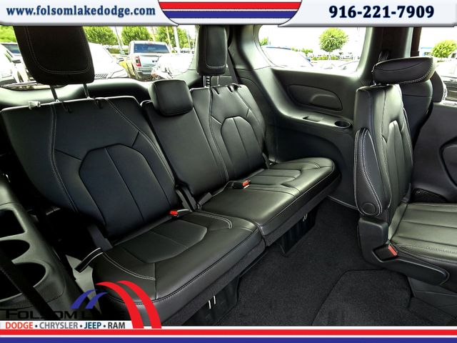 2025 Chrysler Voyager LX photo 20