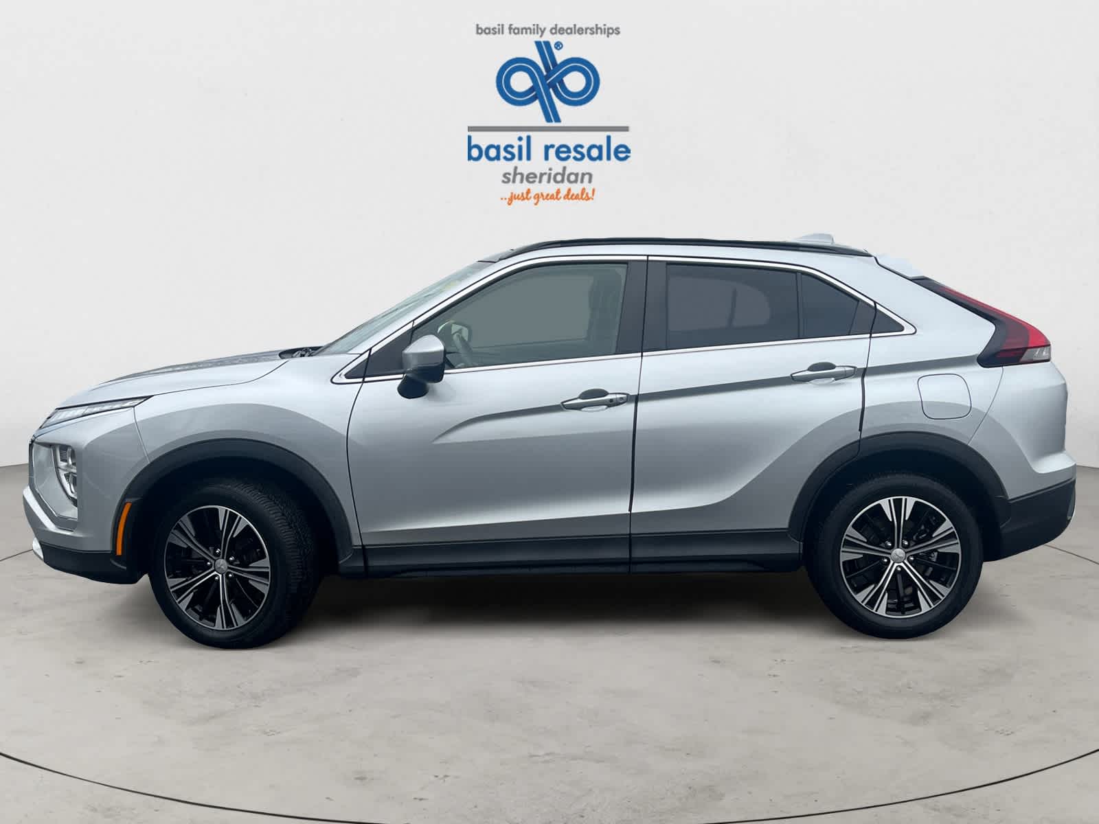 2022 Mitsubishi Eclipse Cross SE photo 2