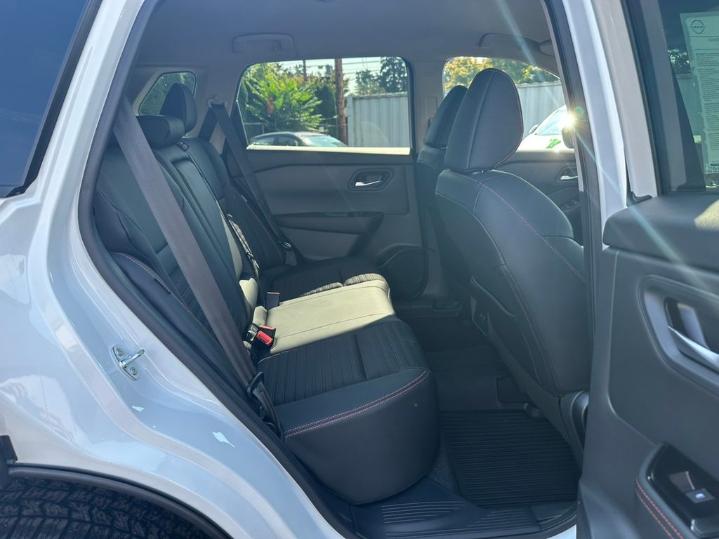 2026 Nissan Rogue SV photo 23