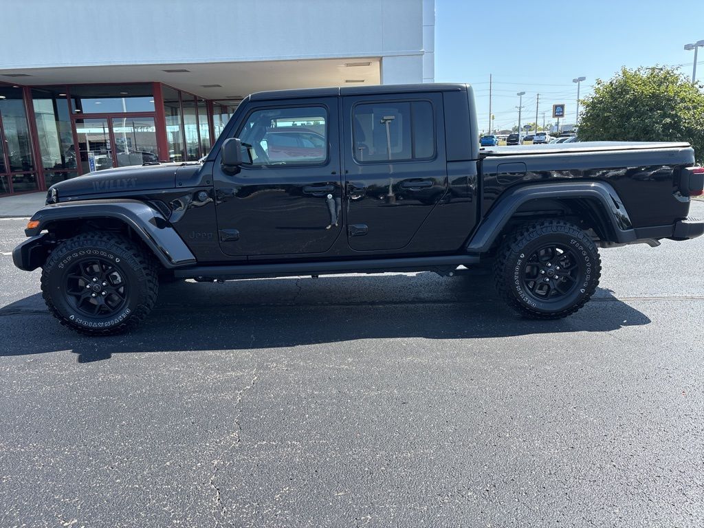 2024 Jeep Gladiator Willys photo 2
