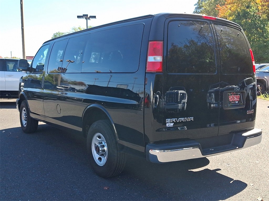 2025 Gmc Savana Passenger 2500 LT photo 2