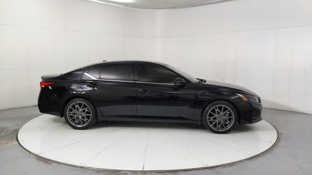 Used 2024 BLACK Nissan 2.0 SR image 6