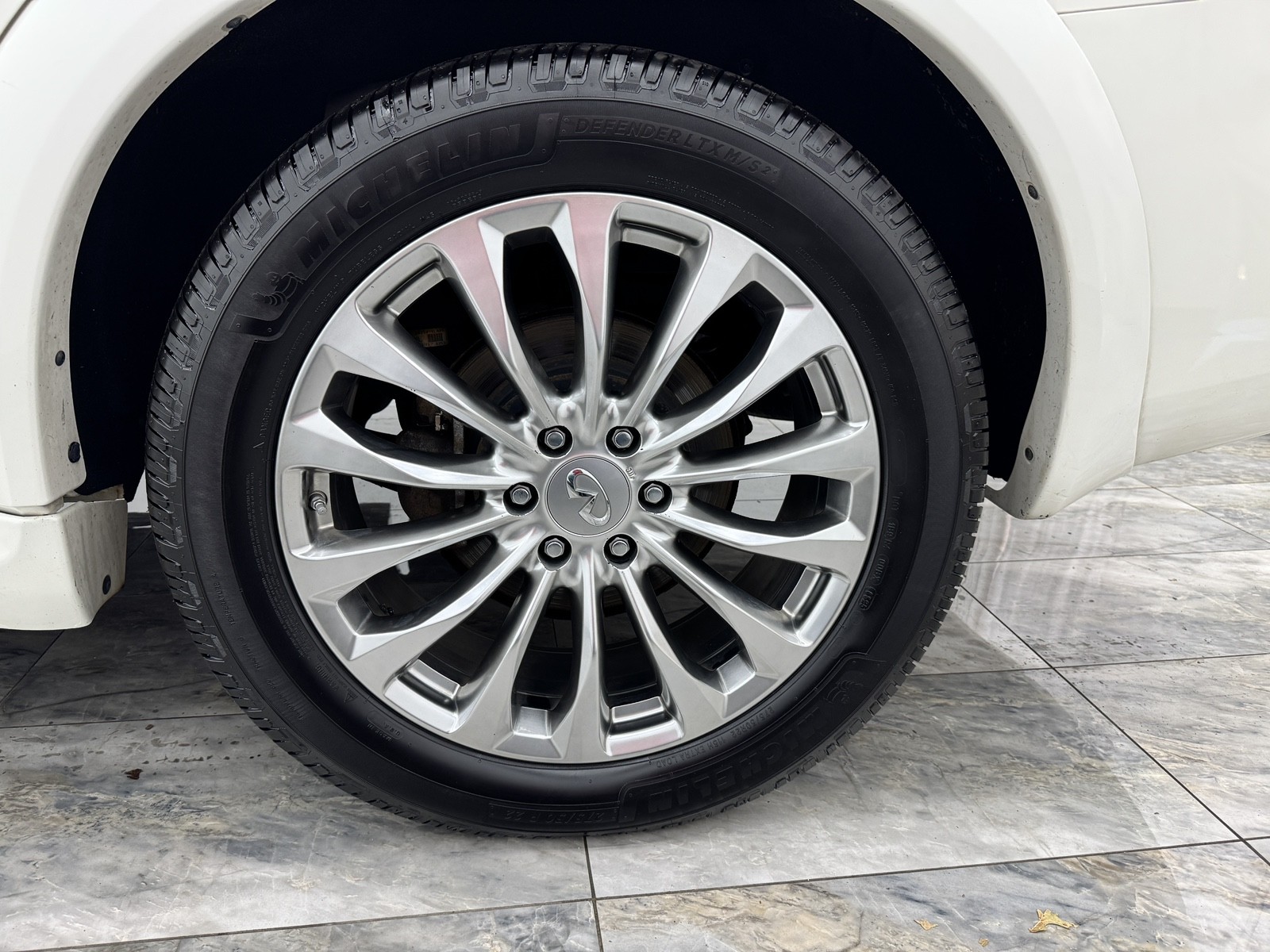 2017 Infiniti QX80 Limited photo 10