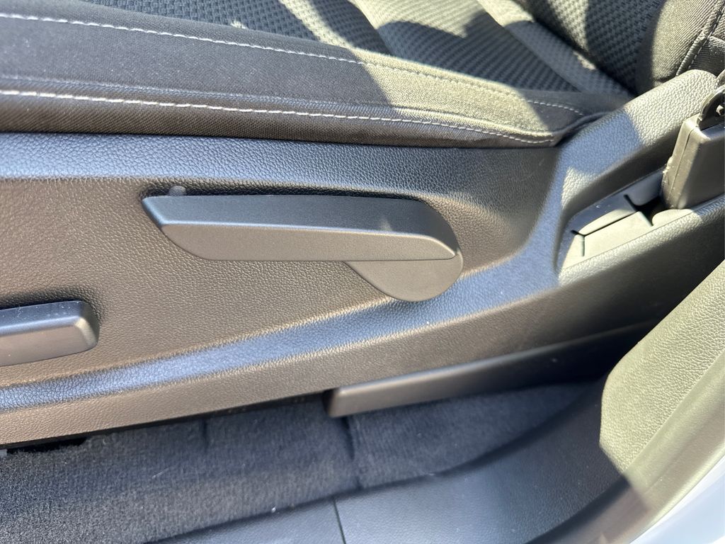 2022 Chevrolet Colorado LT photo 16