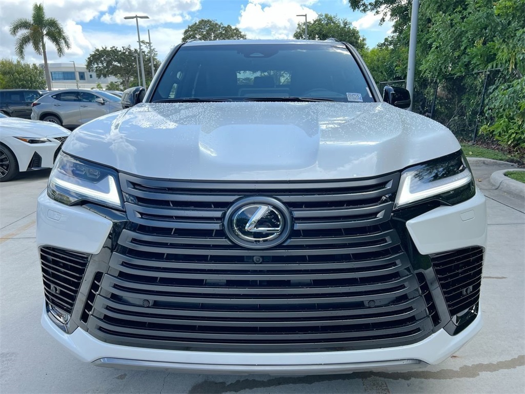 2025 Lexus LX 600 Luxury photo 2