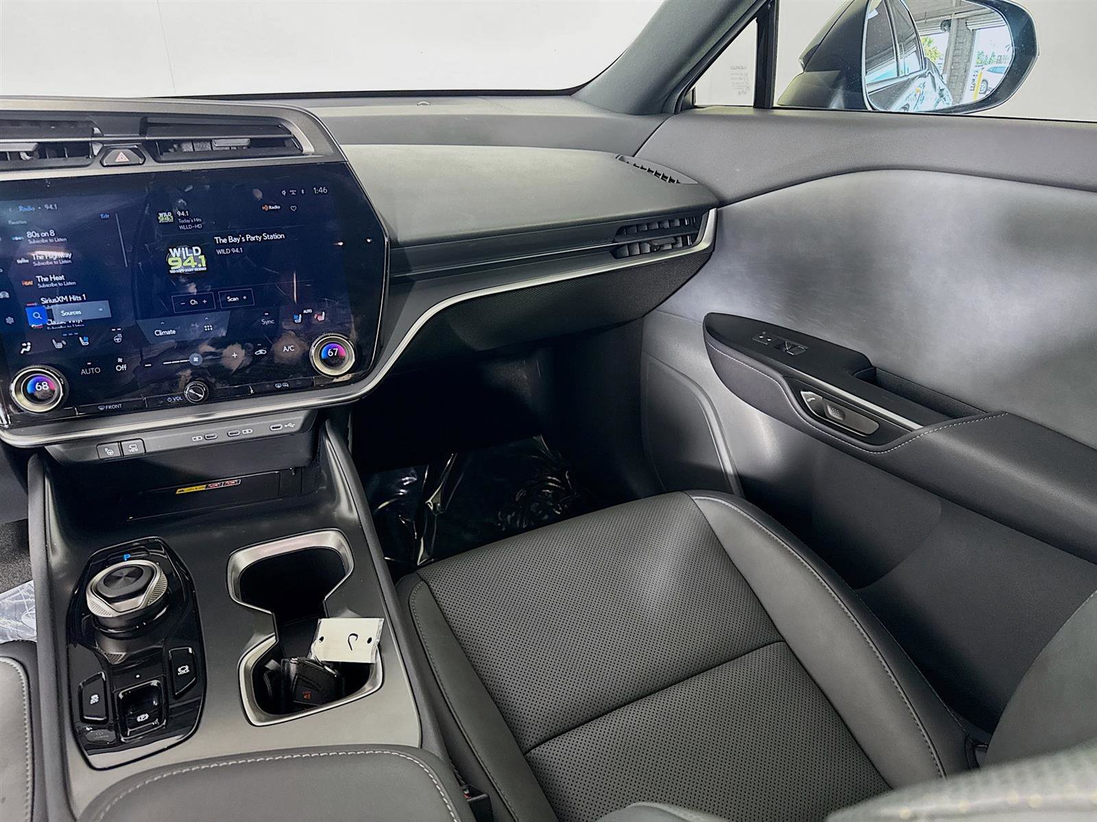 2024 Lexus RZ 450e Premium photo 24