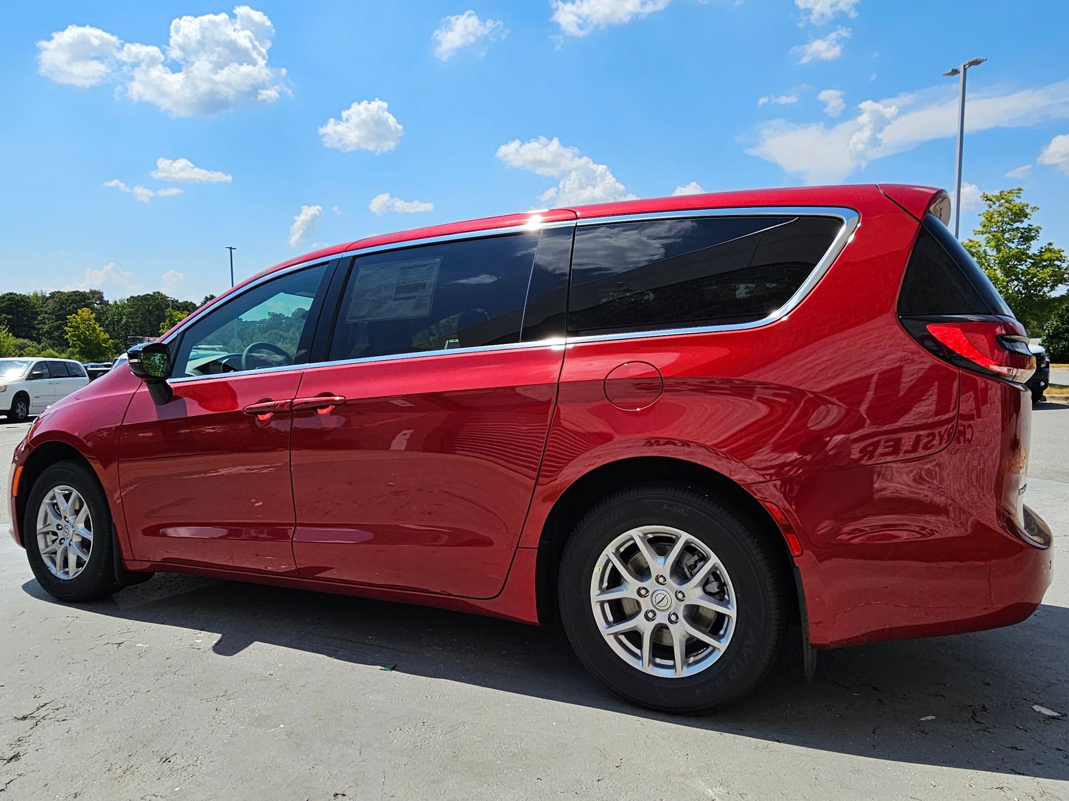 2026 Chrysler Pacifica photo 5