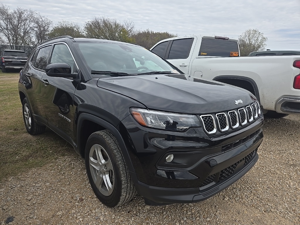 2024 Jeep Compass Latitude photo 4