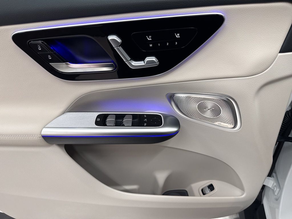2026 Mercedes Benz GLC 300 photo 16