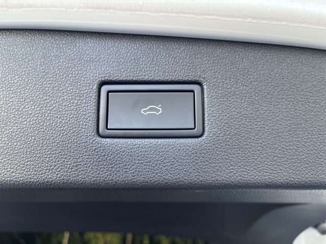 2022 Volkswagen Tiguan SE R-Line Black photo 18