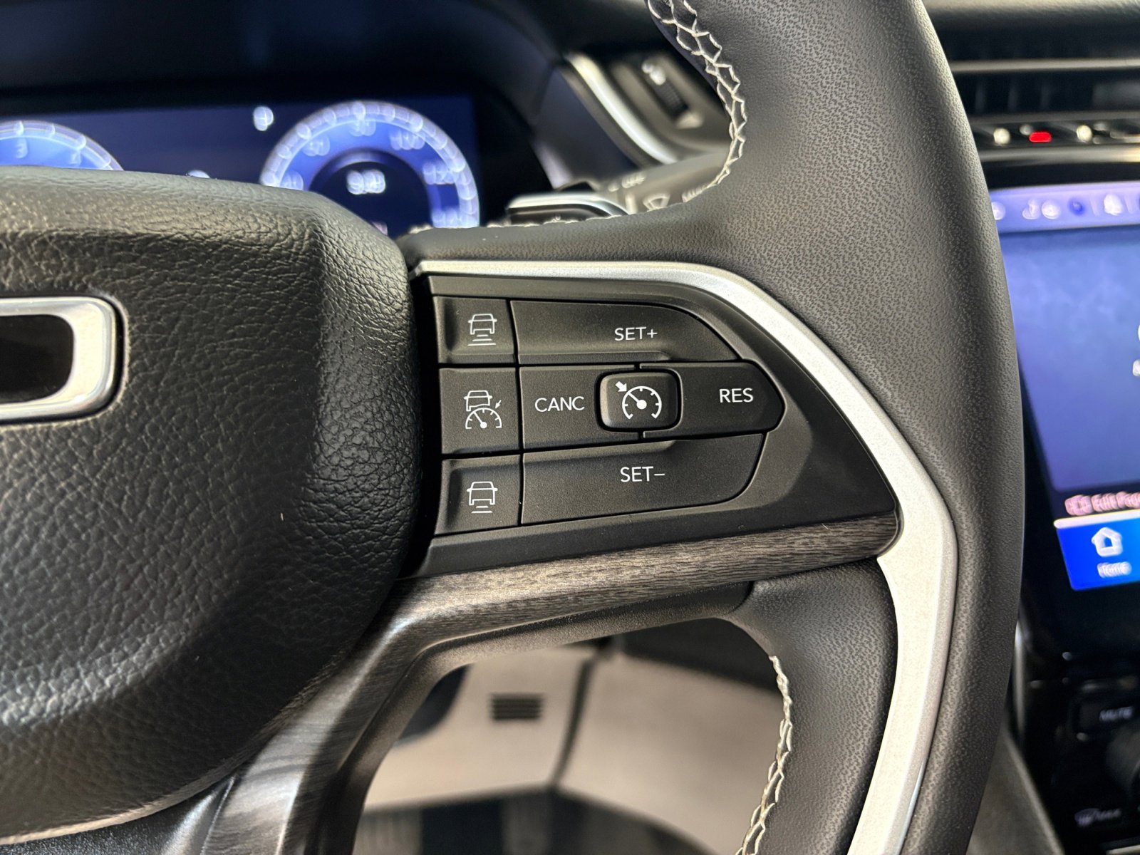 2023 Jeep Grand Cherokee Limited photo 12