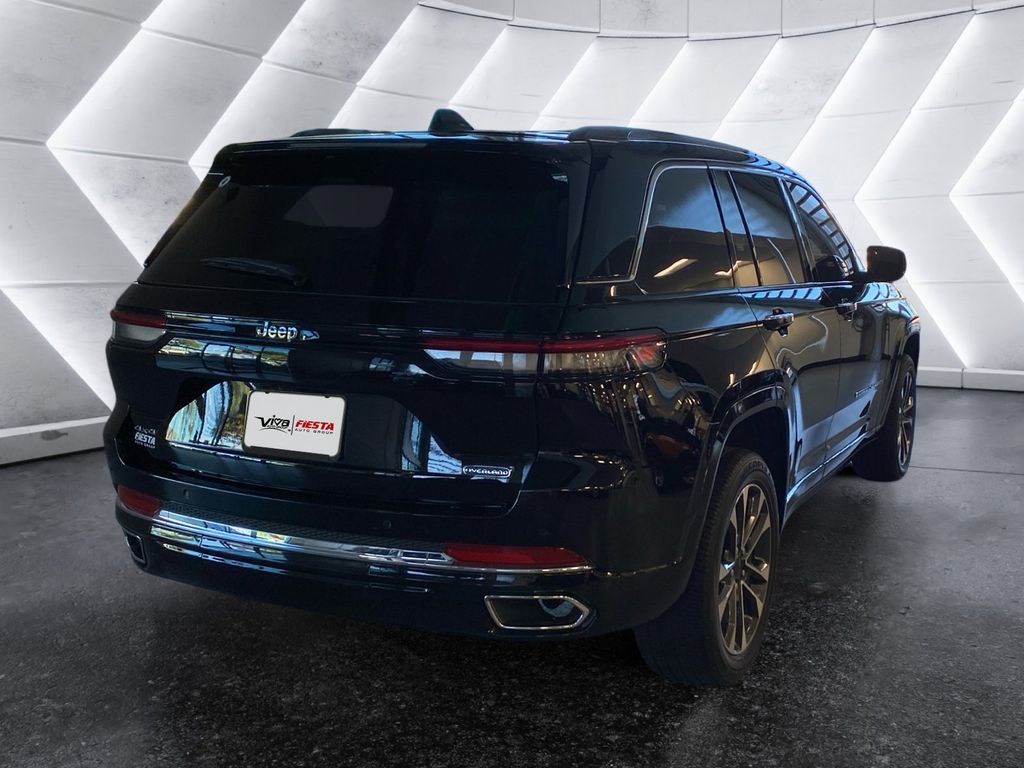2023 Jeep Grand Cherokee Overland photo 3