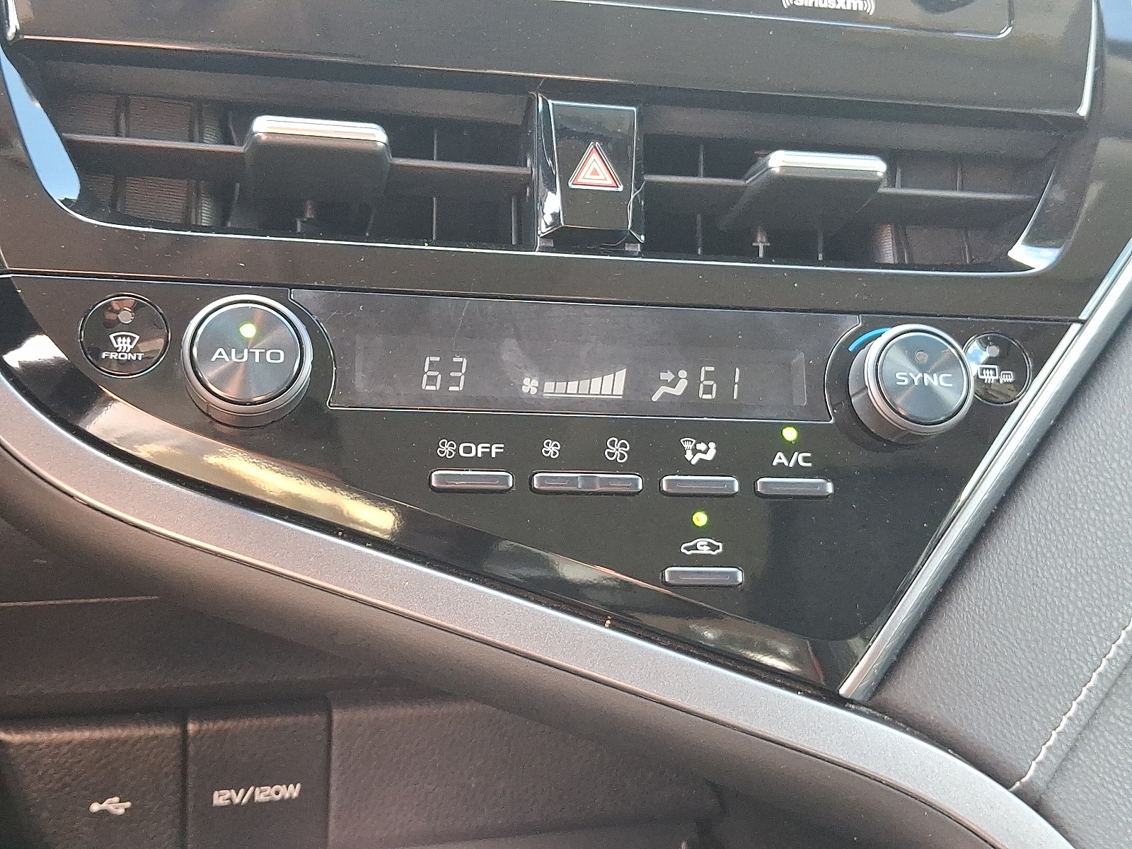2023 Toyota Camry SE photo 15