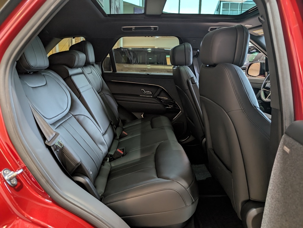 2025 Land Rover Range Rover Sport SE photo 26
