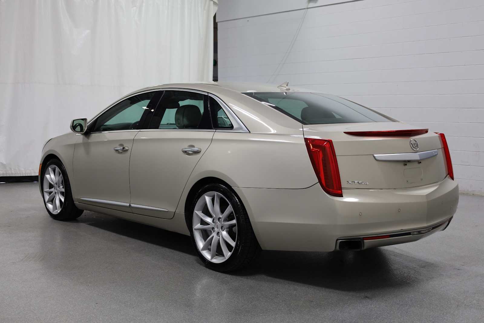 2013 Cadillac XTS Premium photo 3