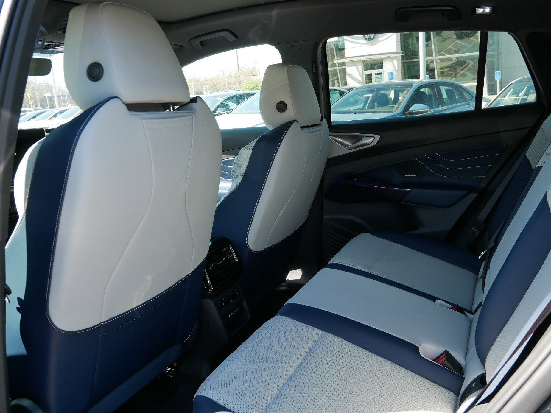 2025 Volkswagen ID.4 Pro Plus photo 7