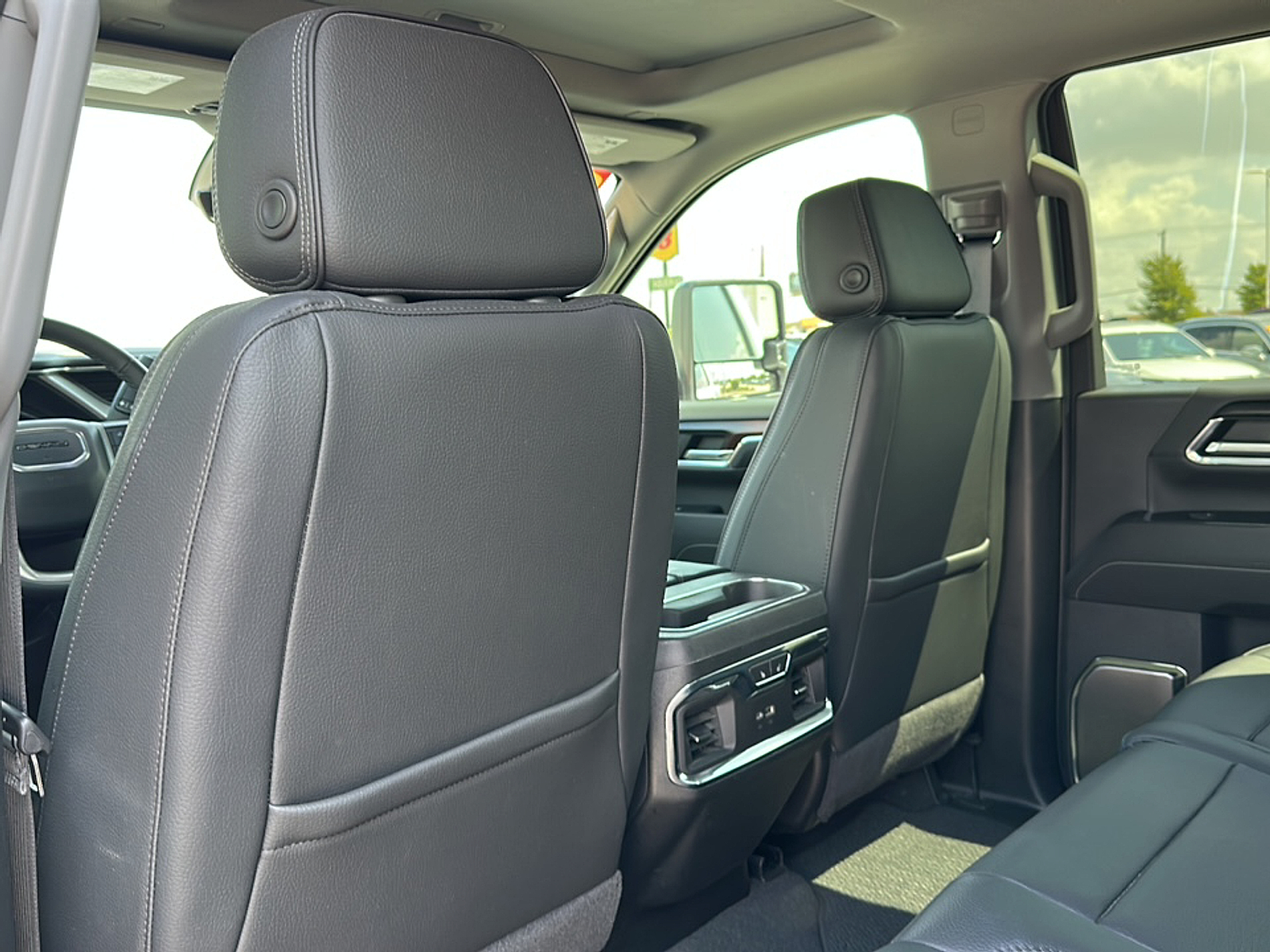 2024 Gmc Sierra 2500 HD Denali photo 4