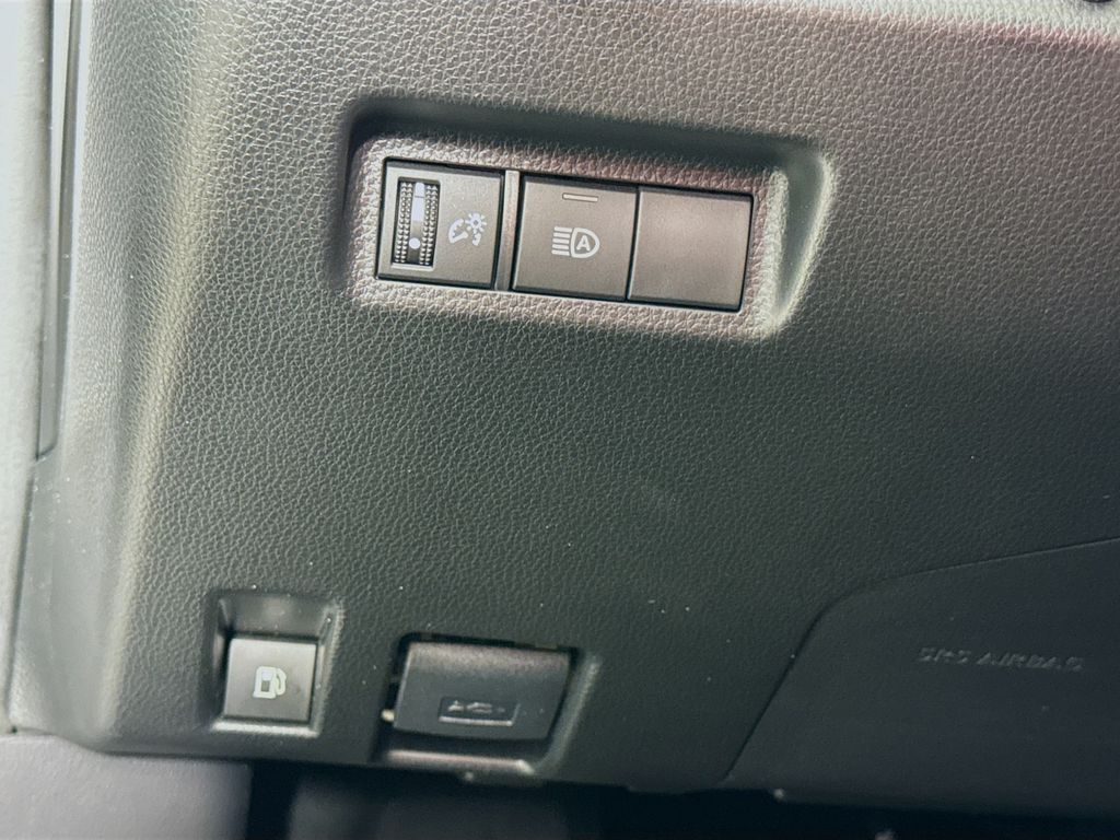 2023 Toyota RAV4 Hybrid XLE photo 10