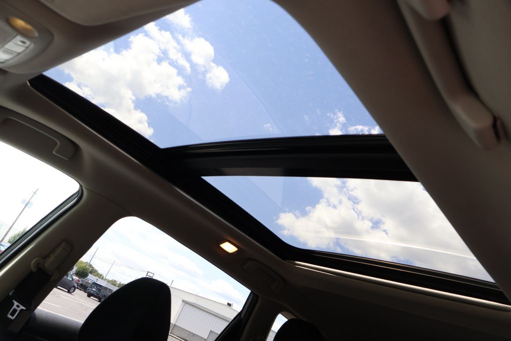 2016 Nissan Rogue SV photo 30