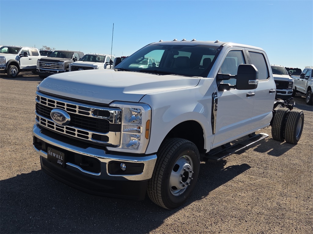 2026 Ford F-350 Super Duty Chassis Cab XL's photo