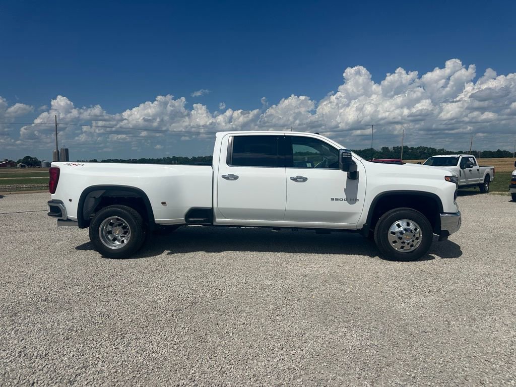 2025 Chevrolet Silverado 3500HD LTZ photo 2