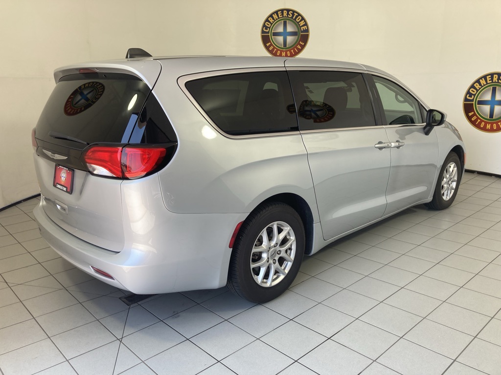 2022 Chrysler Voyager LX photo 15