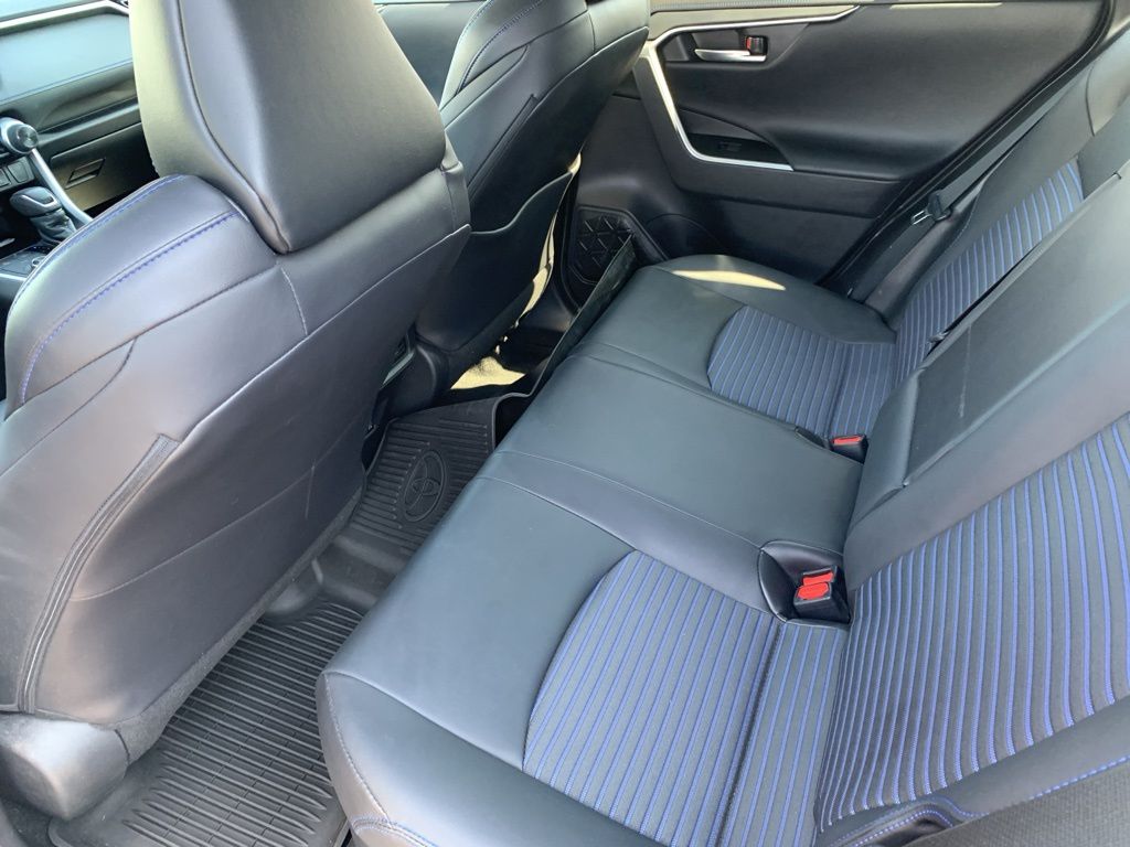 2021 Toyota RAV4 Hybrid XSE photo 4