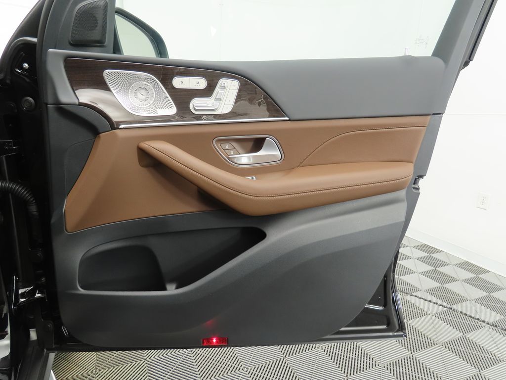 2025 Mercedes Benz GLS 450 4MATIC photo 25