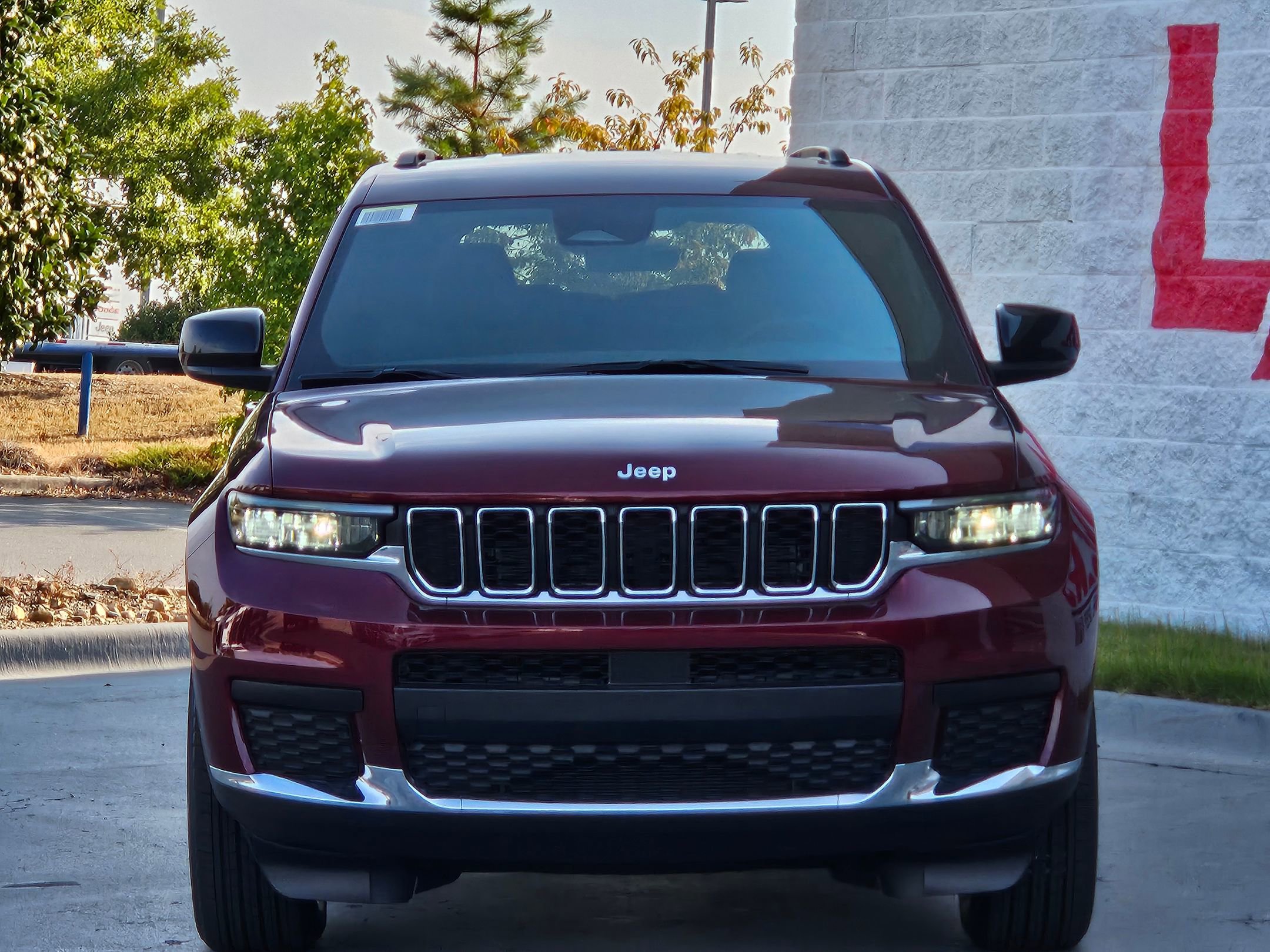 2025 Jeep Grand Cherokee Laredo Altitude photo 2