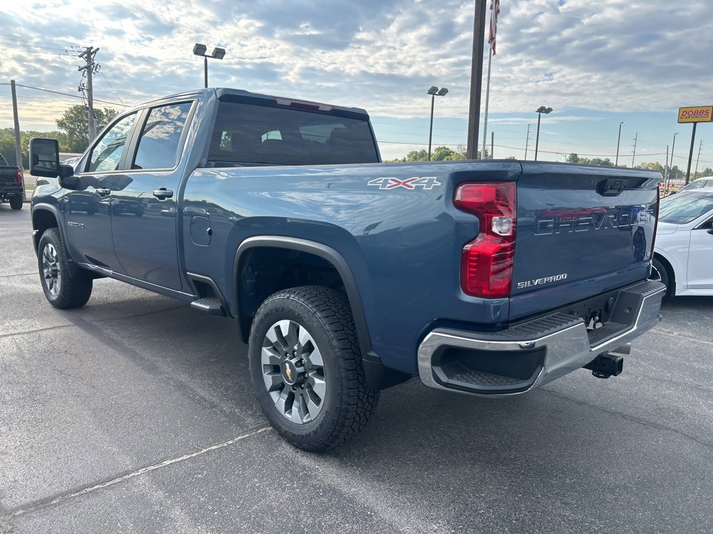 2025 Chevrolet Silverado 2500HD LT photo 3