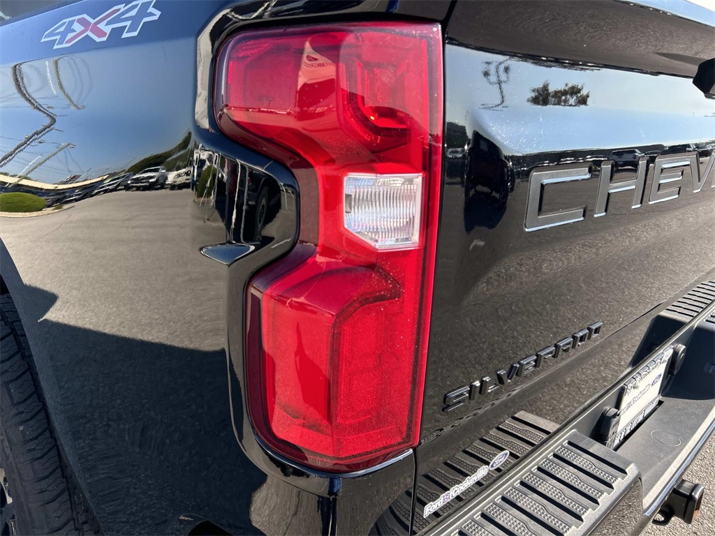 2022 Chevrolet Silverado 1500 RST photo 11
