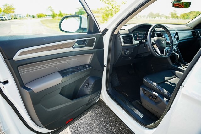 2023 Volkswagen Atlas SEL photo 5