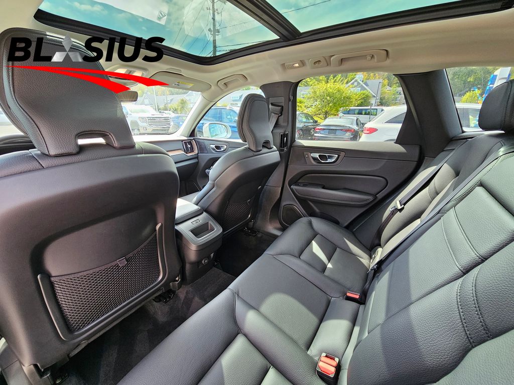 2022 Volvo XC60 B5 Momentum photo 15