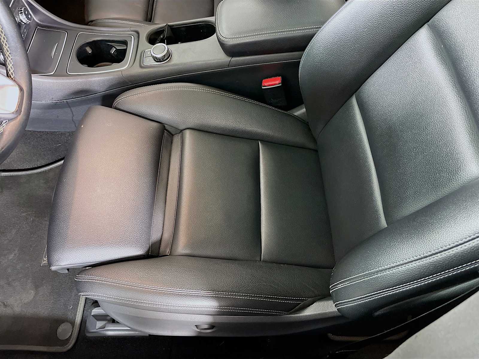 2018 Mercedes Benz CLA 250 4MATIC photo 16