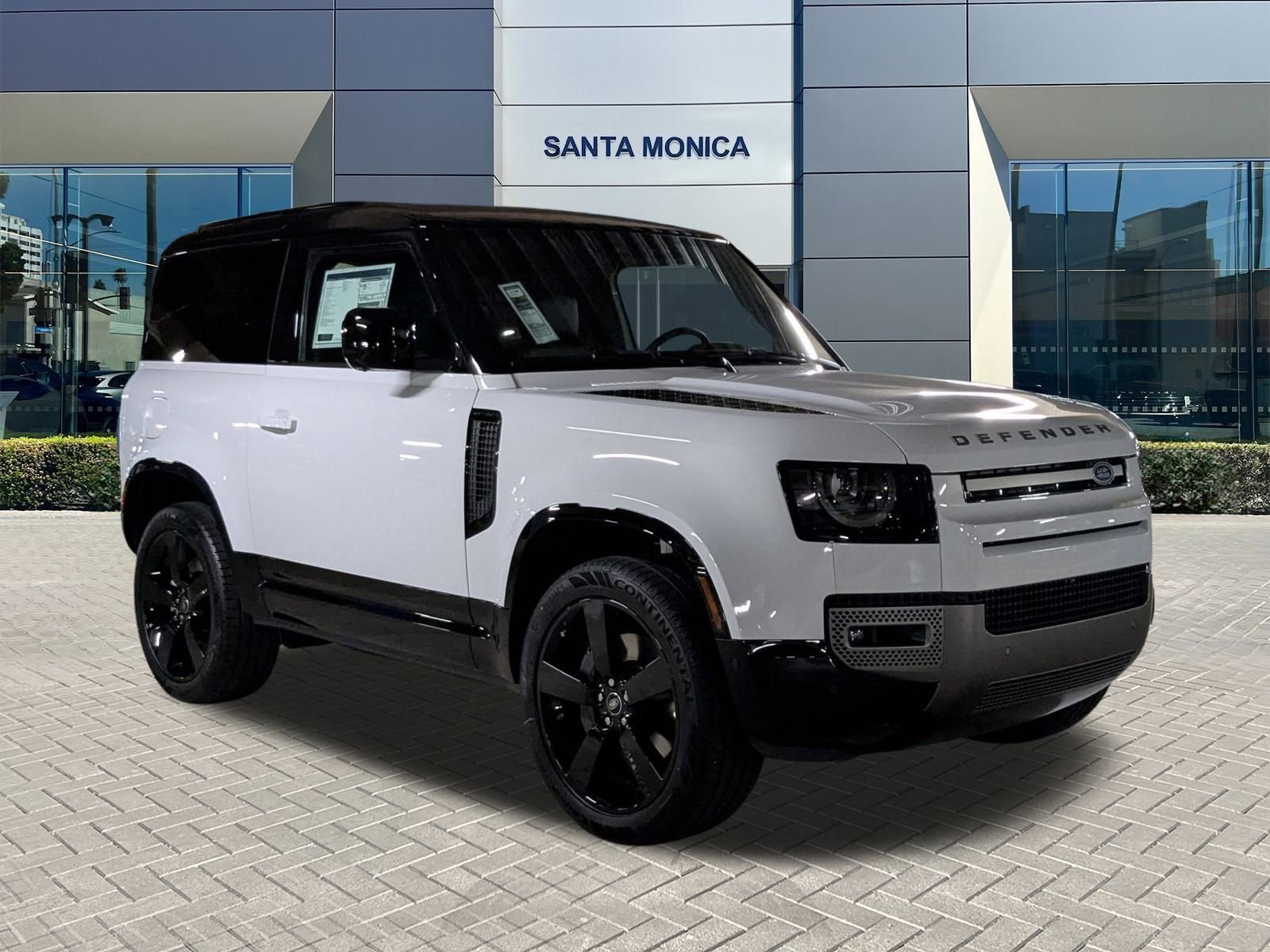 2025 Land Rover Defender 90 X-Dynamic SE photo 5