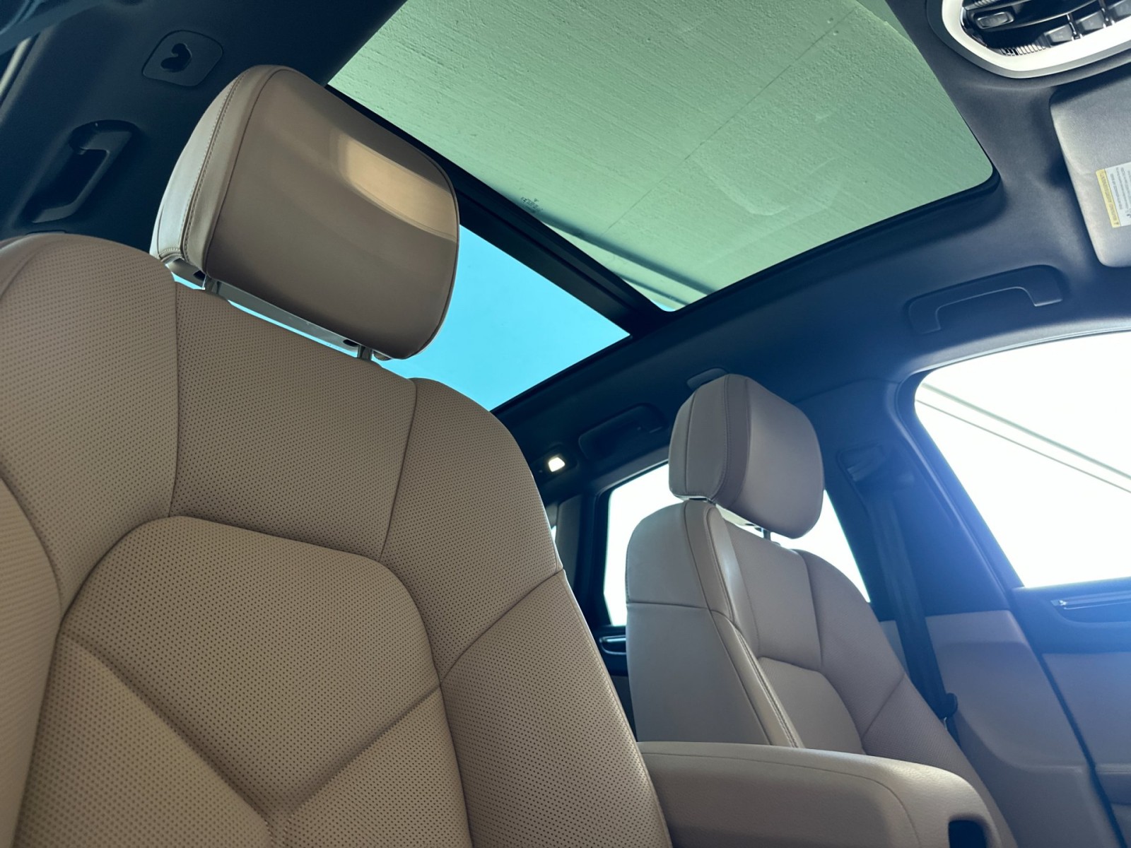 2025 Porsche Macan T photo 11