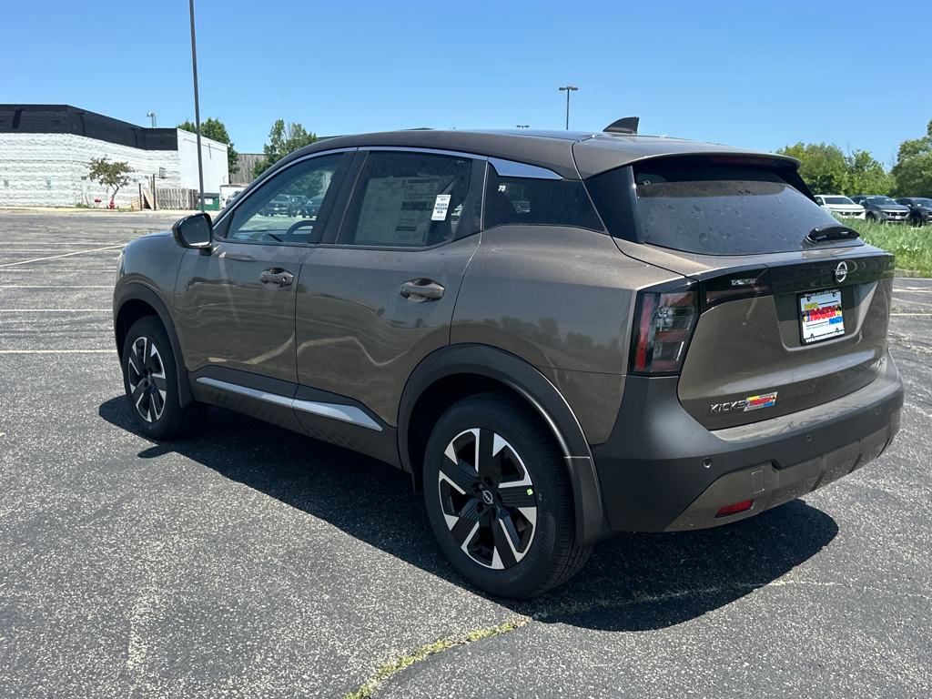 2025 Nissan Kicks SV photo 3