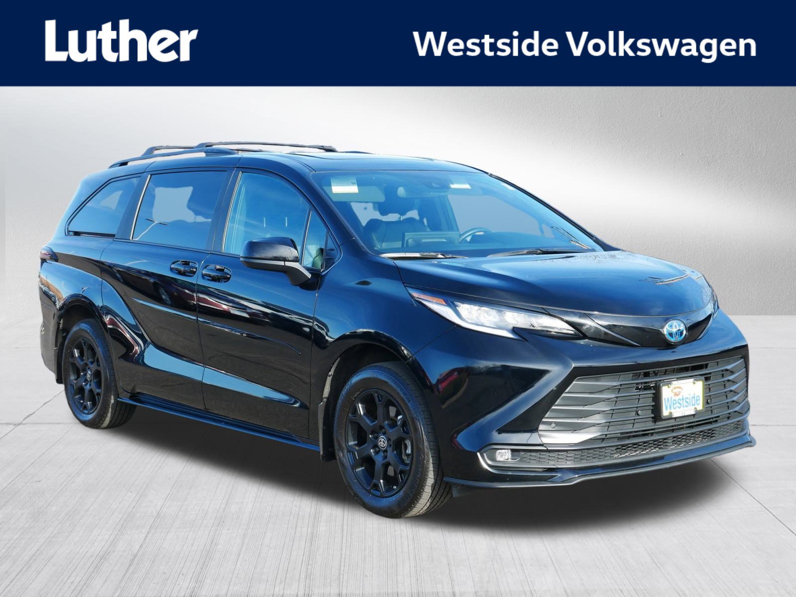 2025 Toyota Sienna Woodland Edition's photo