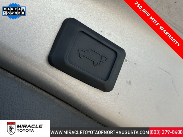 2023 Toyota RAV4 Hybrid XSE photo 8