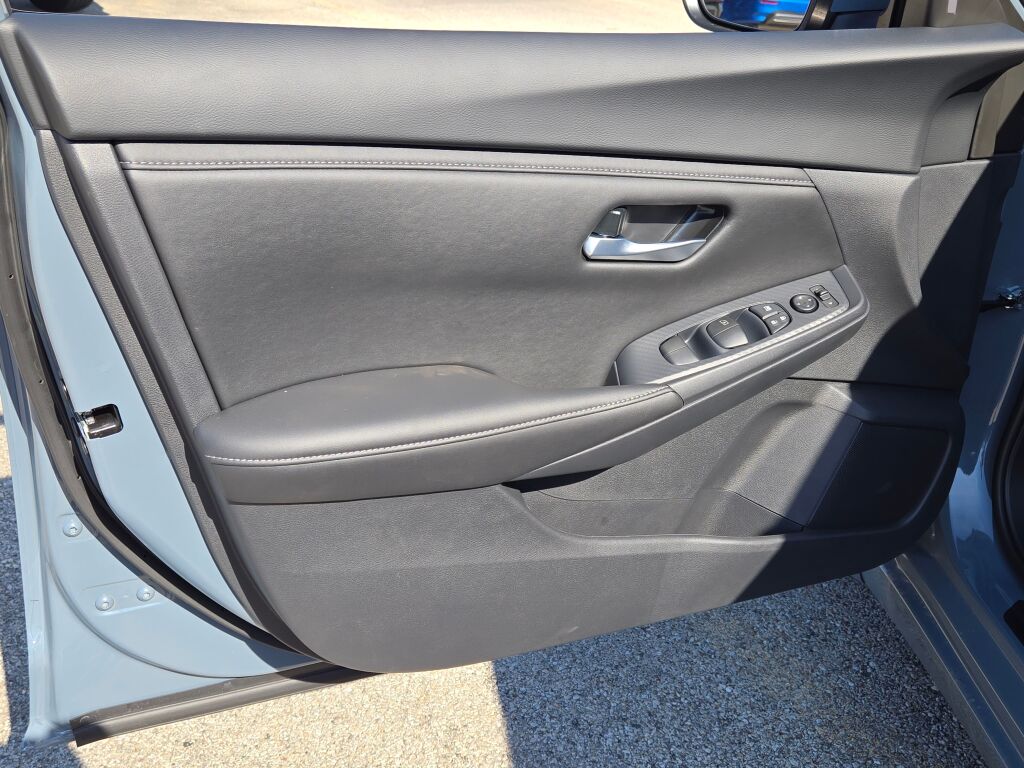 2025 Nissan Sentra SV photo 16